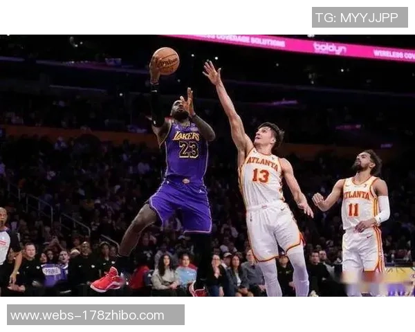 国王队与湖人激战正酣NBA季后赛精彩对决引发球迷热议