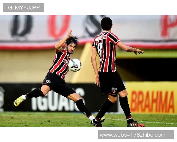 巴西国际与布拉干RB的激烈对决展现足球魅力与战术智慧 巴西国际与布拉干RB的激烈对决展现足球魅力与战术智慧